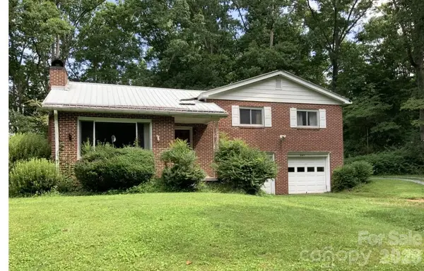 207 Ewbank Road, Etowah, NC 28729