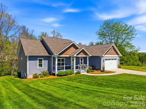 144 Hidden Knoll Drive, Hendersonville, NC 28792