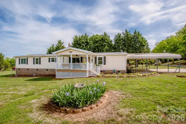 525 Mountain Meadows Drive, Bessemer City, NC 28016