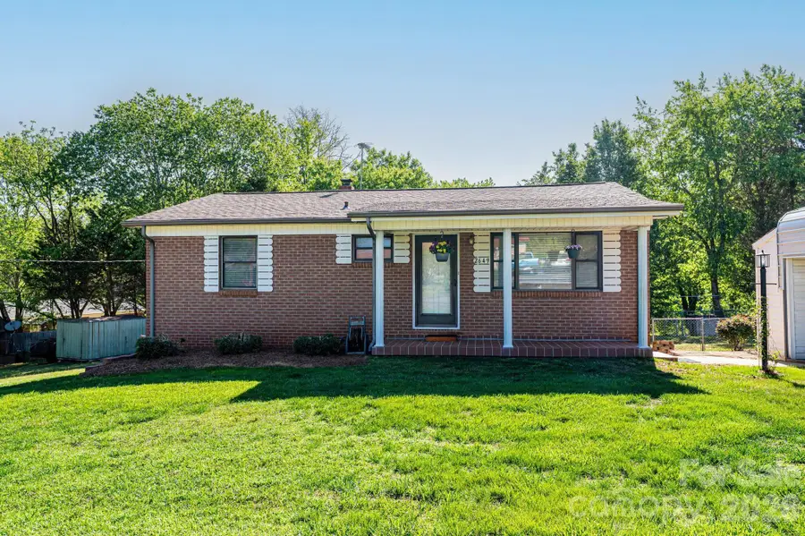 2649 Westview Acres Street, Hickory, NC 28601 - #2