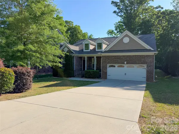 10313 Woodview Circle, Charlotte, NC 28277