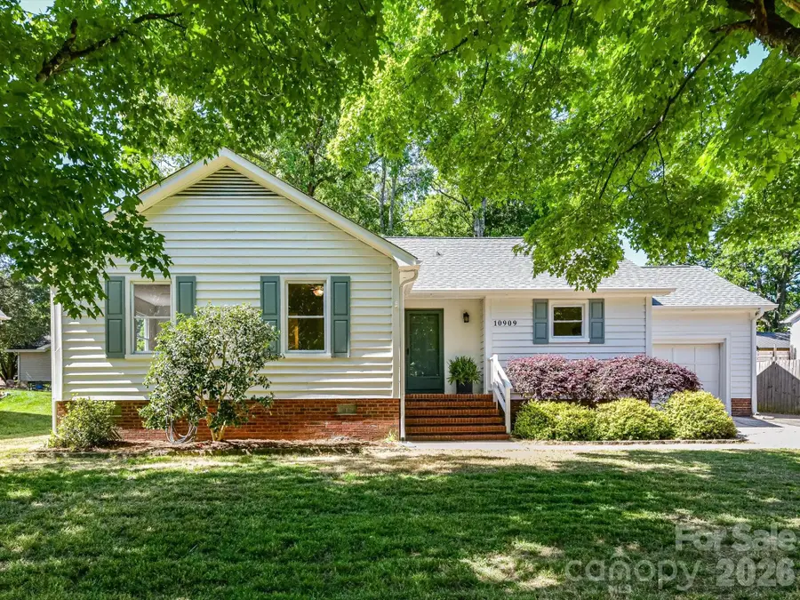 10909 Tradewinds Lane, Charlotte, NC 28226 - #2