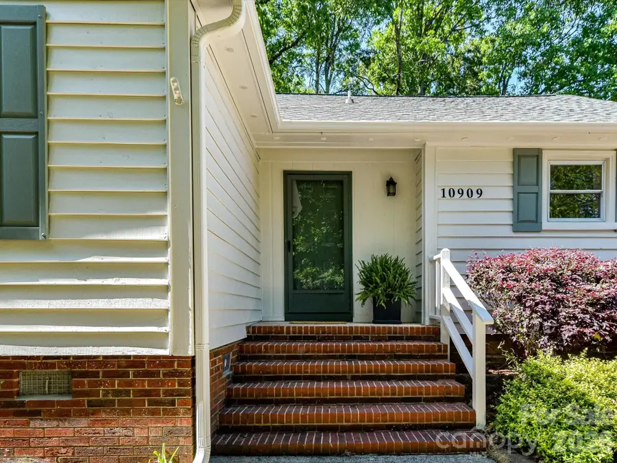 10909 Tradewinds Lane, Charlotte, NC 28226 - #3