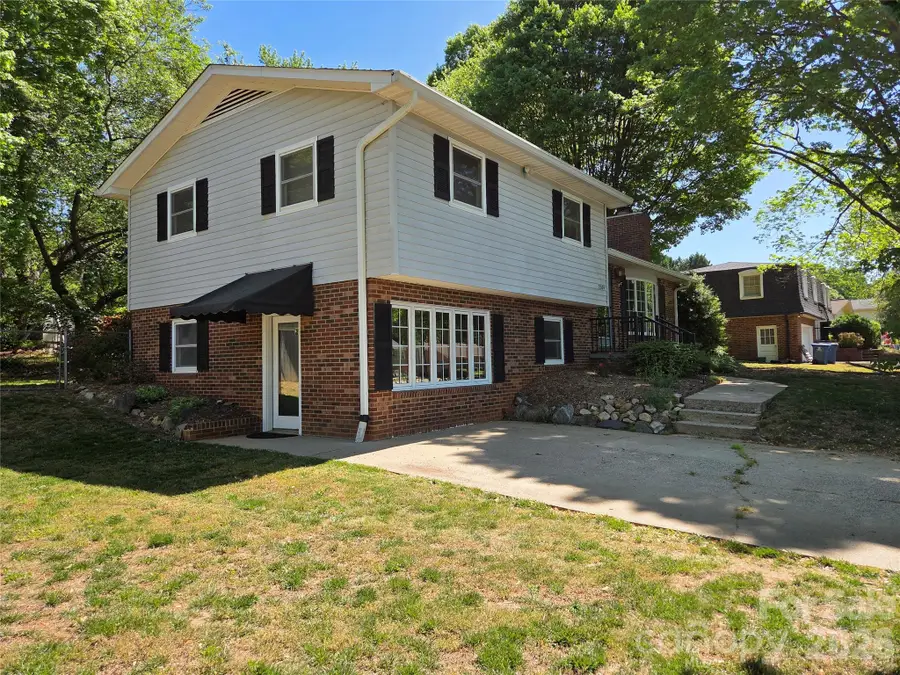 2309 24th Avenue Ne, Hickory, NC 28601 - #2