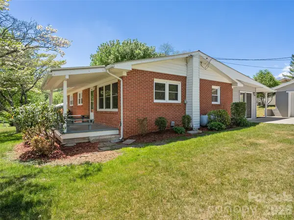 17 W Farley Street, Waynesville, NC 28786