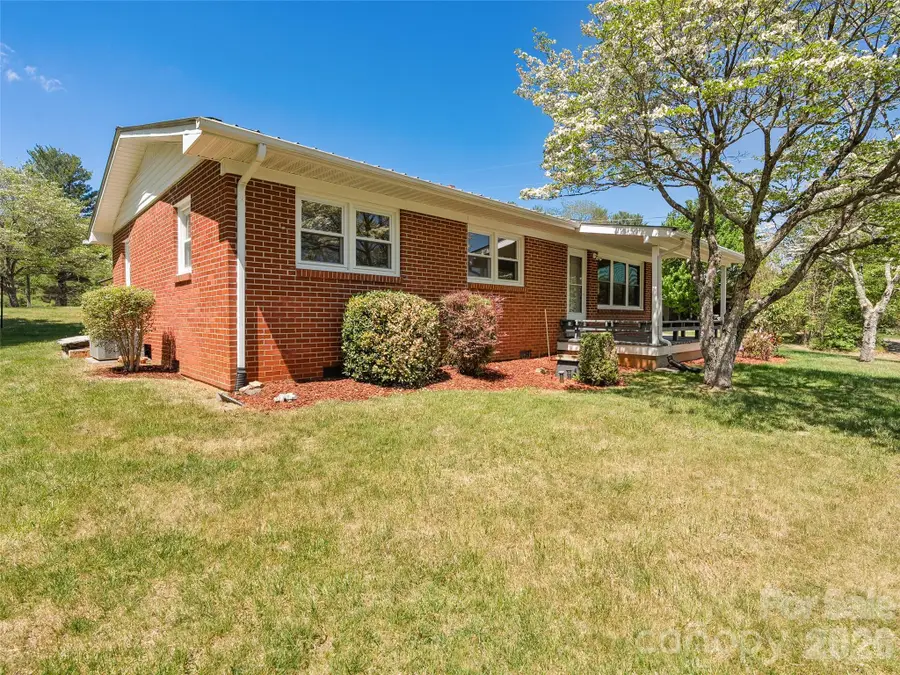 17 W Farley Street, Waynesville, NC 28786 - #3