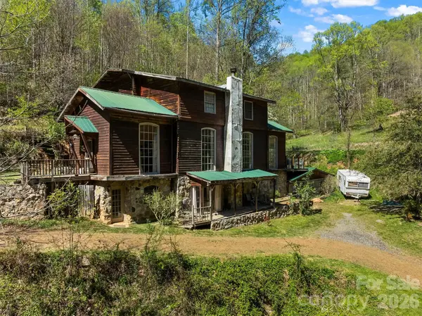 1717 Howard Moore Road, Hot Springs, NC 28743