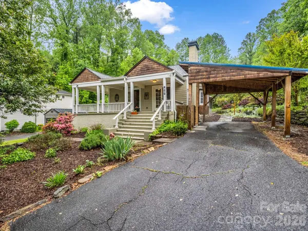 104 W Lake Avenue, Hendersonville, NC 28739