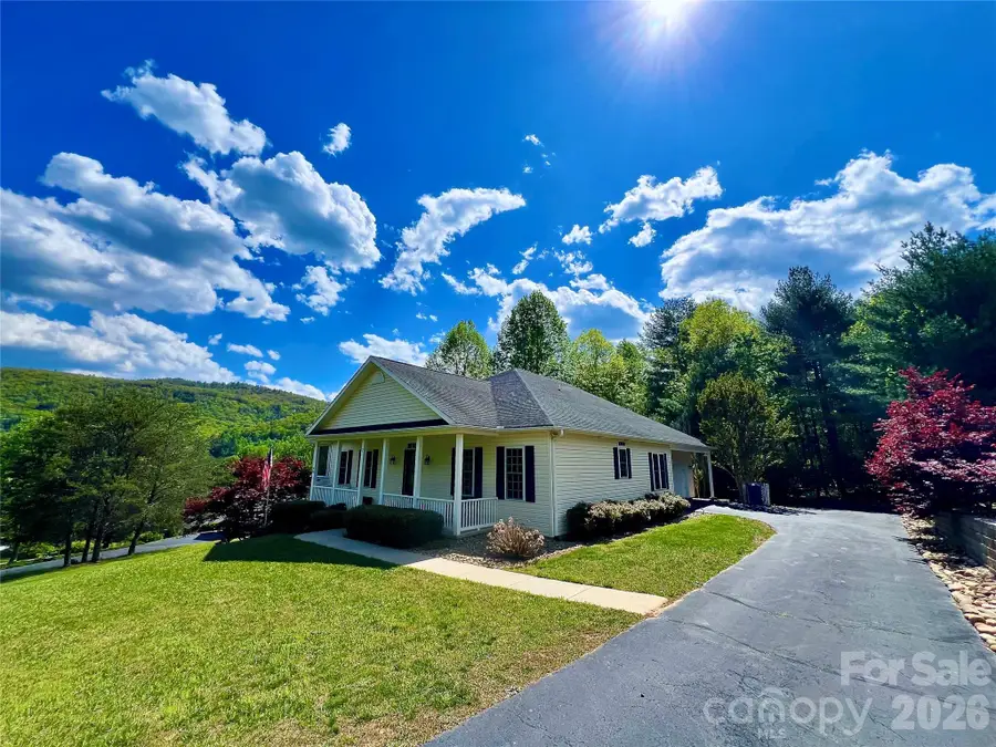 7 Curtis Drive, Hendersonville, NC 28739 - #3