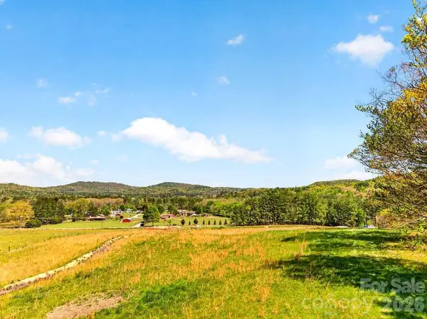 000 Etowah School Road, Hendersonville, NC 28739