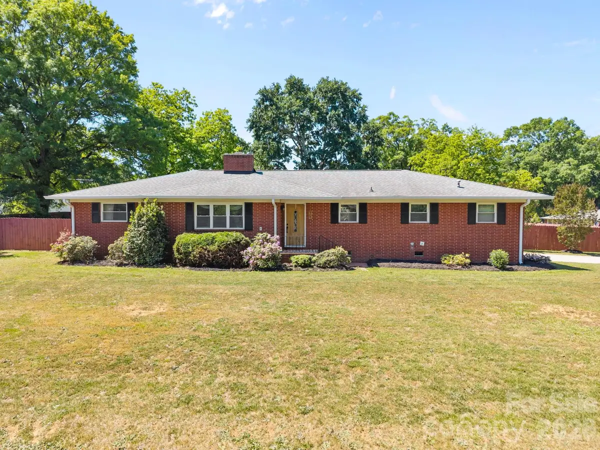 903 E Iredell Avenue, Mooresville, NC 28115 - #1