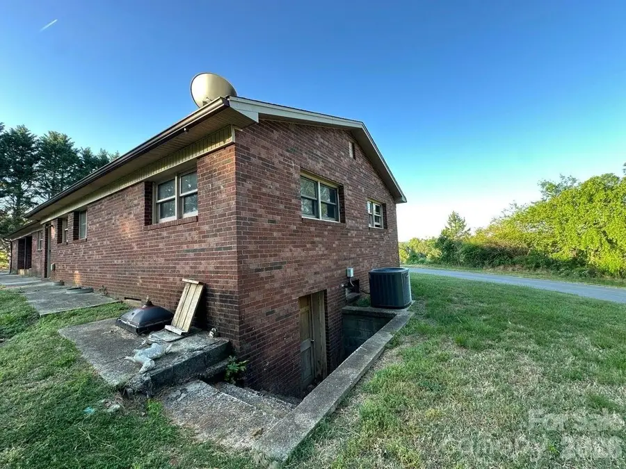 280 Mcduffie Court, Taylorsville, NC 28681 - #3