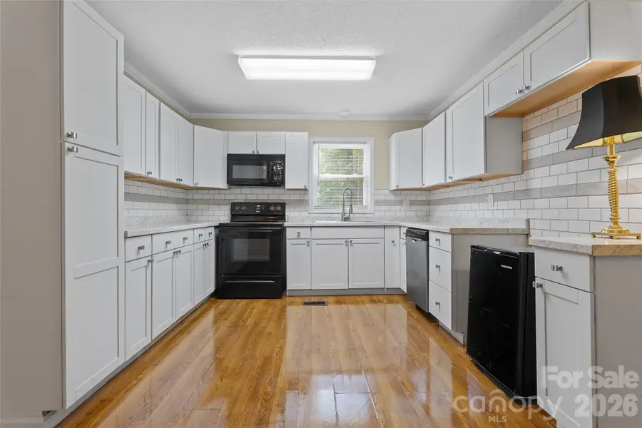 605 E Boston Avenue, Bessemer City, NC 28016 - #3