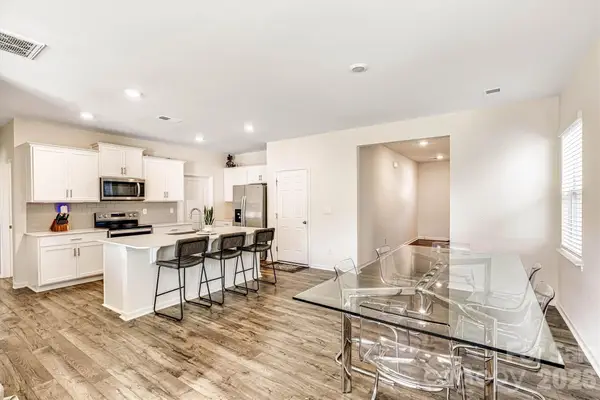 1241 37th Avenue Lane Ne, Hickory, NC 28601