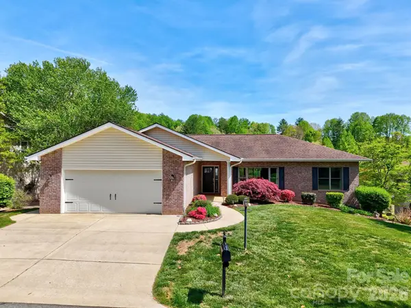 108 Fairway Knoll Drive #108, Hendersonville, NC 28739