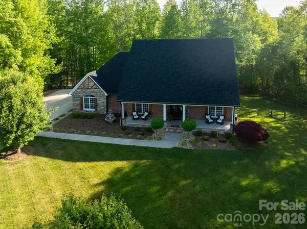 2447 Thornfield Drive, Lenoir, NC 28645