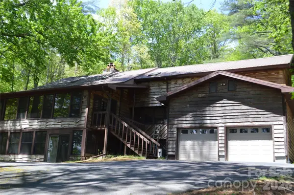 300 Good Neighbor Lane, Brevard, NC 28712