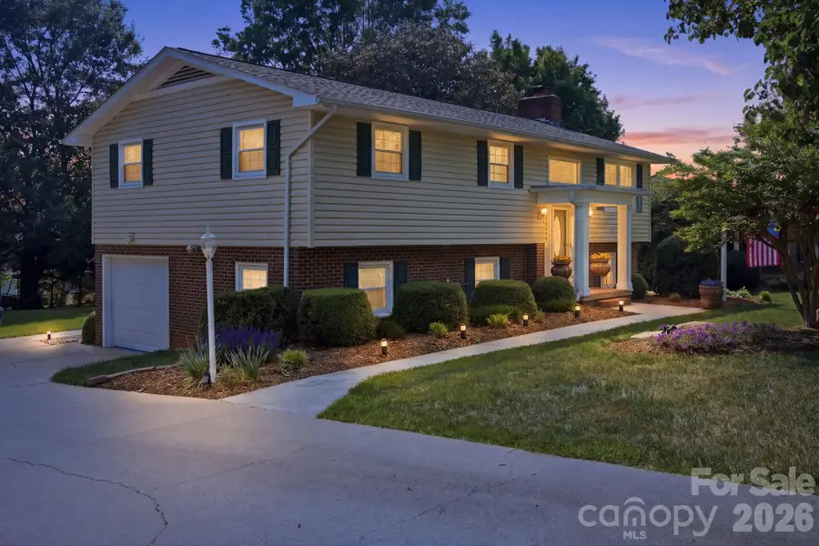 2340 24th Avenue Ne, Hickory, NC 28601 - #2