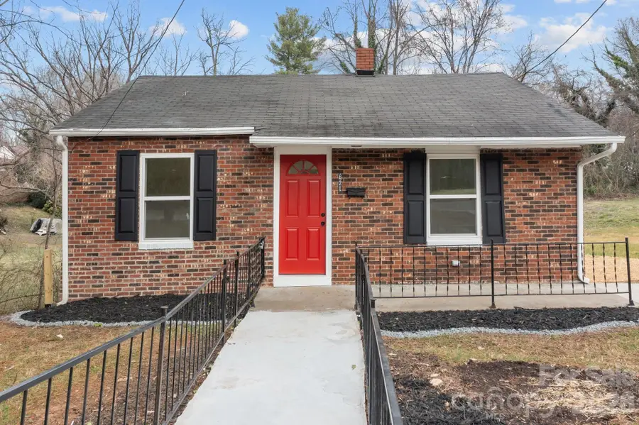 621 E Sharpe Street E, Statesville, NC 28677 - #2