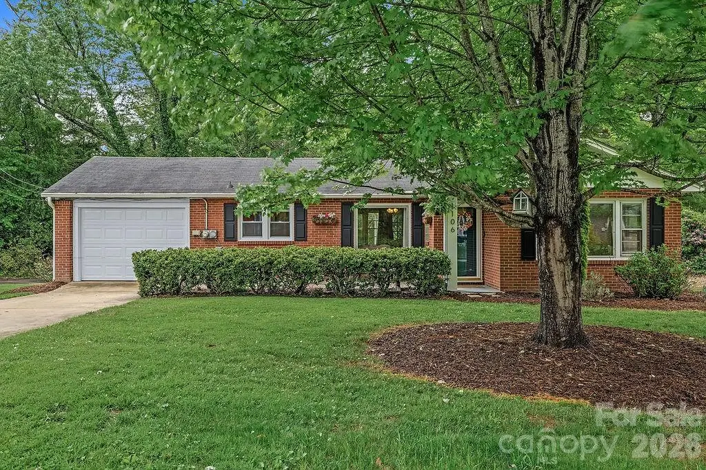 1106 Cherokee Drive, Hendersonville, NC 28739 - #1