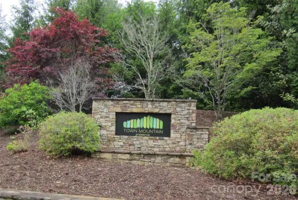 64 Longspur Lane, Asheville, NC 28804