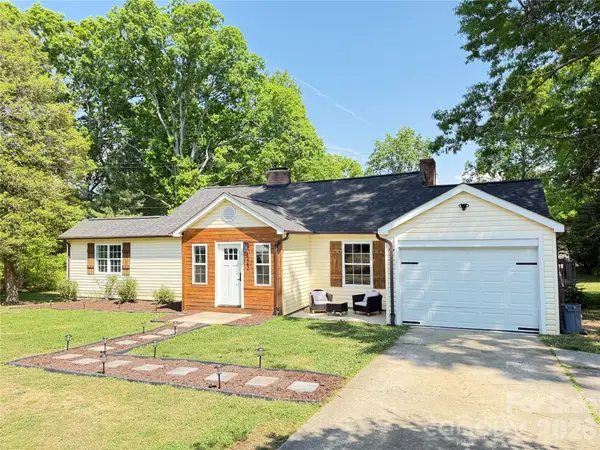 1442 Lee Pearson Road, Lenoir, NC 28645