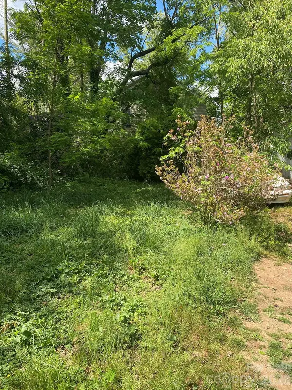 99999 Lilac Street, Asheville, NC 28806