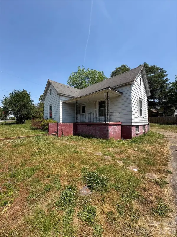 107 S Davie Street, Mocksville, NC 27028