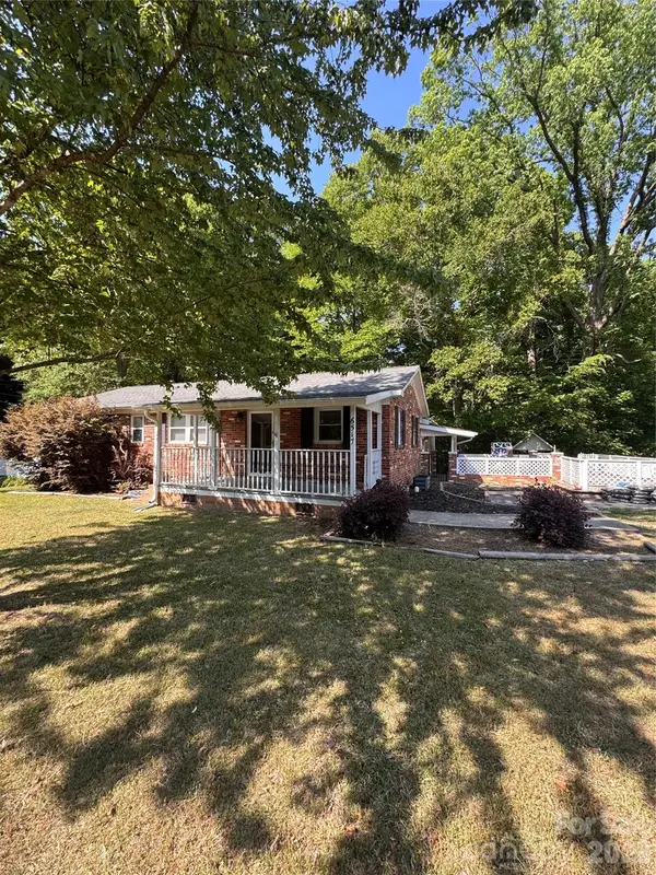 6517 Riverine Drive, Charlotte, NC 28216