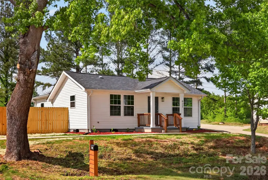 622 W Catawba Avenue, Mount Holly, NC 28120 - #2