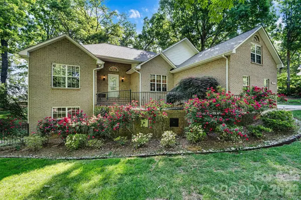 7538 Golf Course Drive S, Denver, NC 28037