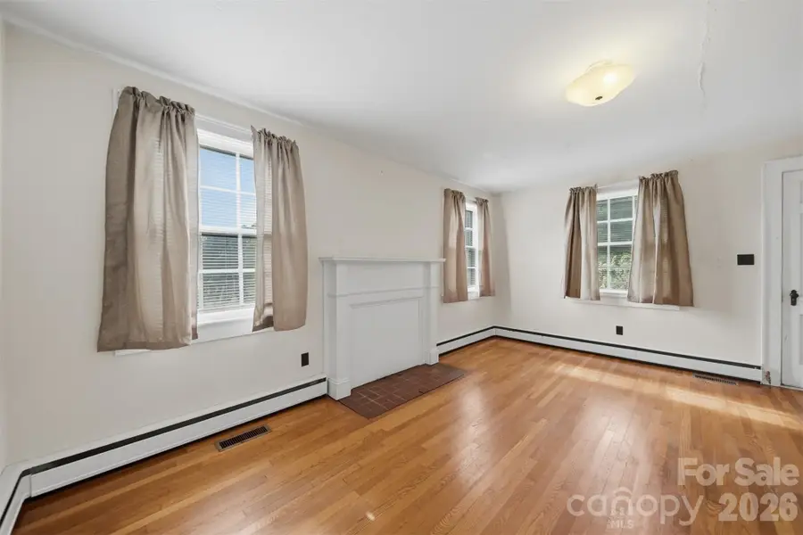 2711 SE 8th Avenue Se, Hickory, NC 28602 - #3