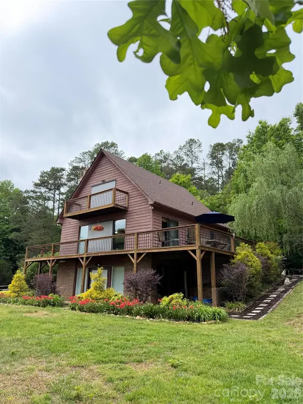 86 King Arthurs Court, Hickory, NC 28601