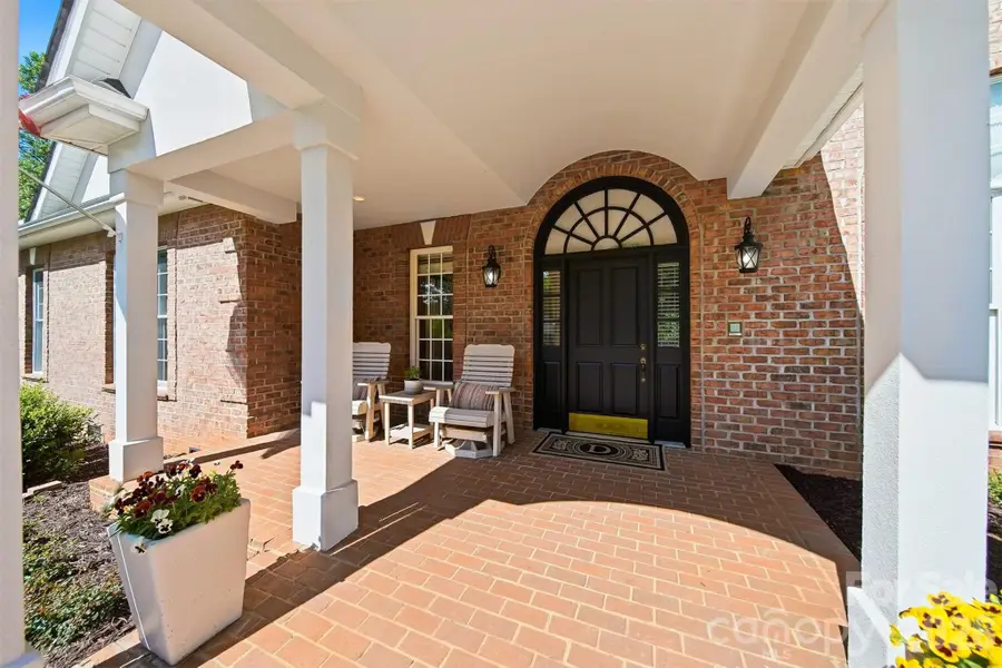 890 18th Avenue Court Nw, Hickory, NC 28601 - #2