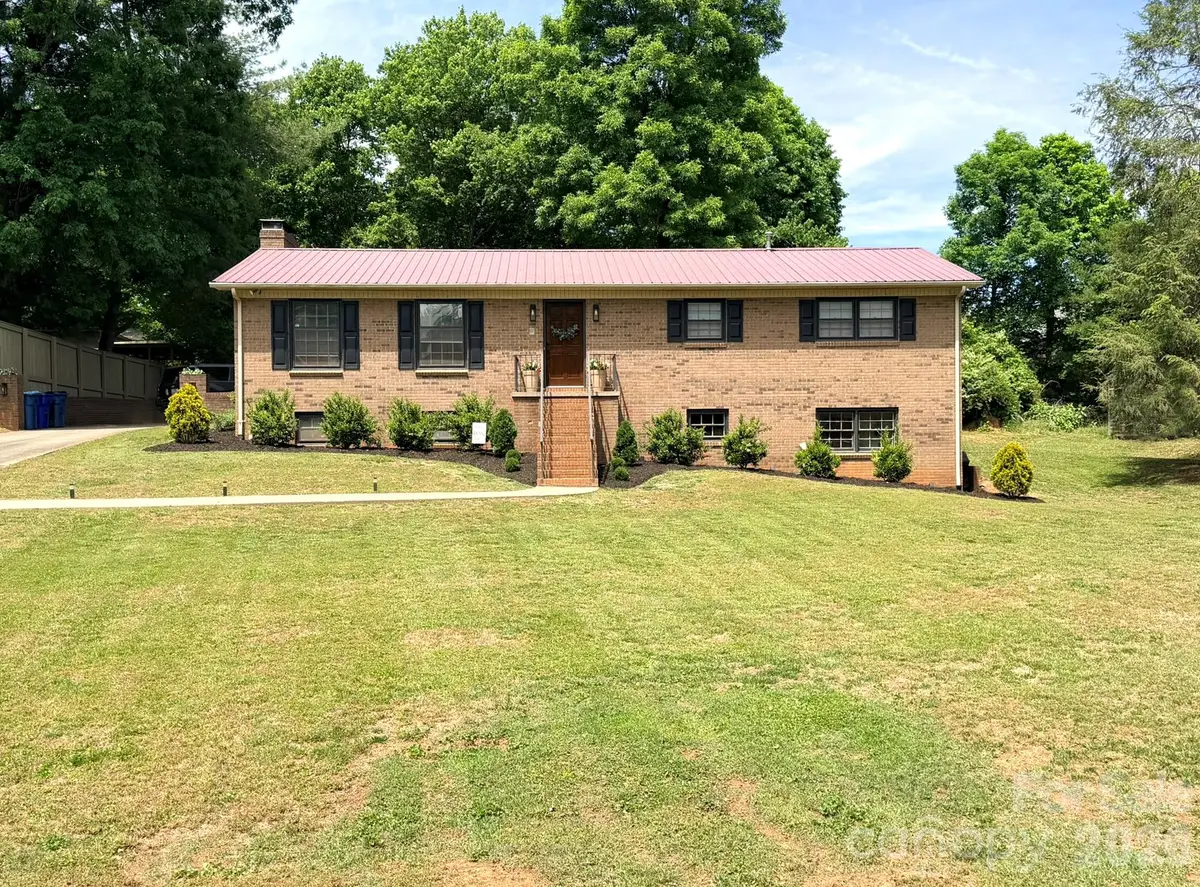 165 Northwest Road, Hickory, NC 28601 - #1