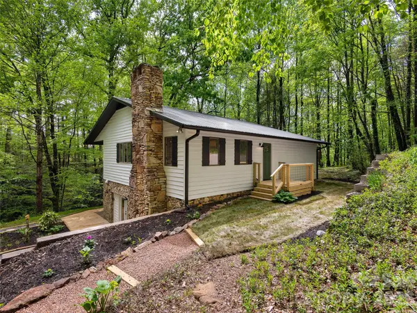 209 Ivy Hill Road, Hendersonville, NC 28792