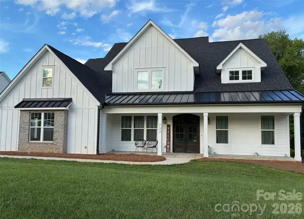 137 Streamside Estates Drive, Mooresville, NC 28117