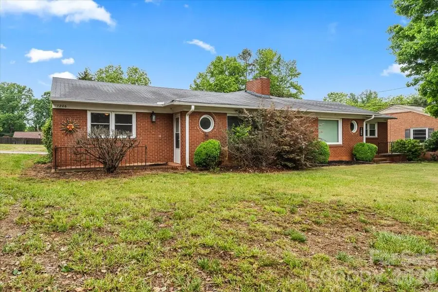 1204 W Fifth Avenue, Lexington, NC 27295 - #2