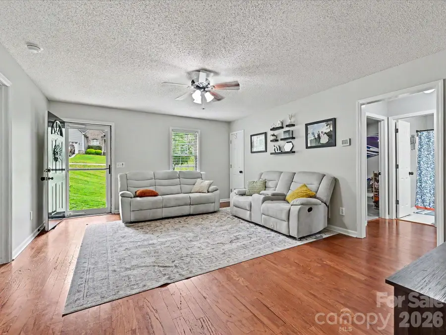 1040 Fox Run Circle Se, Concord, NC 28025 - #3