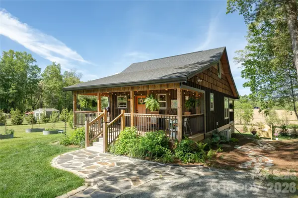 18 N Bear View Drive, Hendersonville, NC 28792