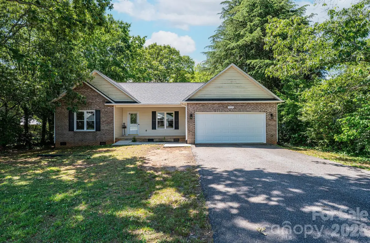 1919 2nd Avenue Sw, Hickory, NC 28602 - #1