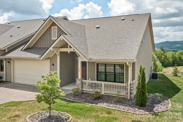 96 Copper Valley Lane, Hendersonville, NC 28739