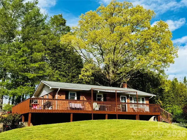 1664 Old Us 25 Highway, Zirconia, NC 28790