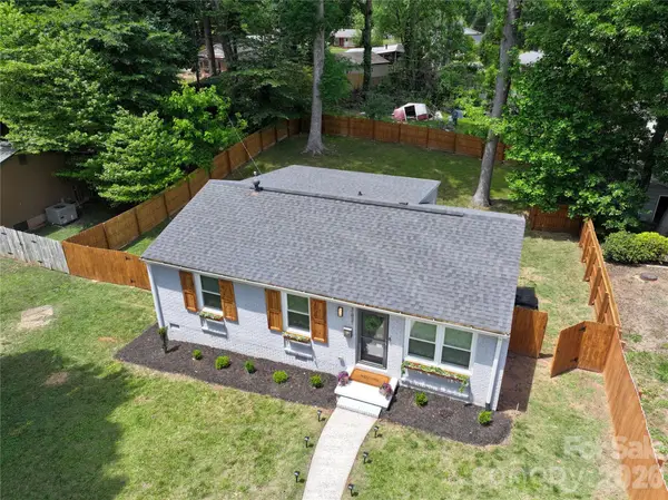 3821 Dunwoody Drive, Charlotte, NC 28215