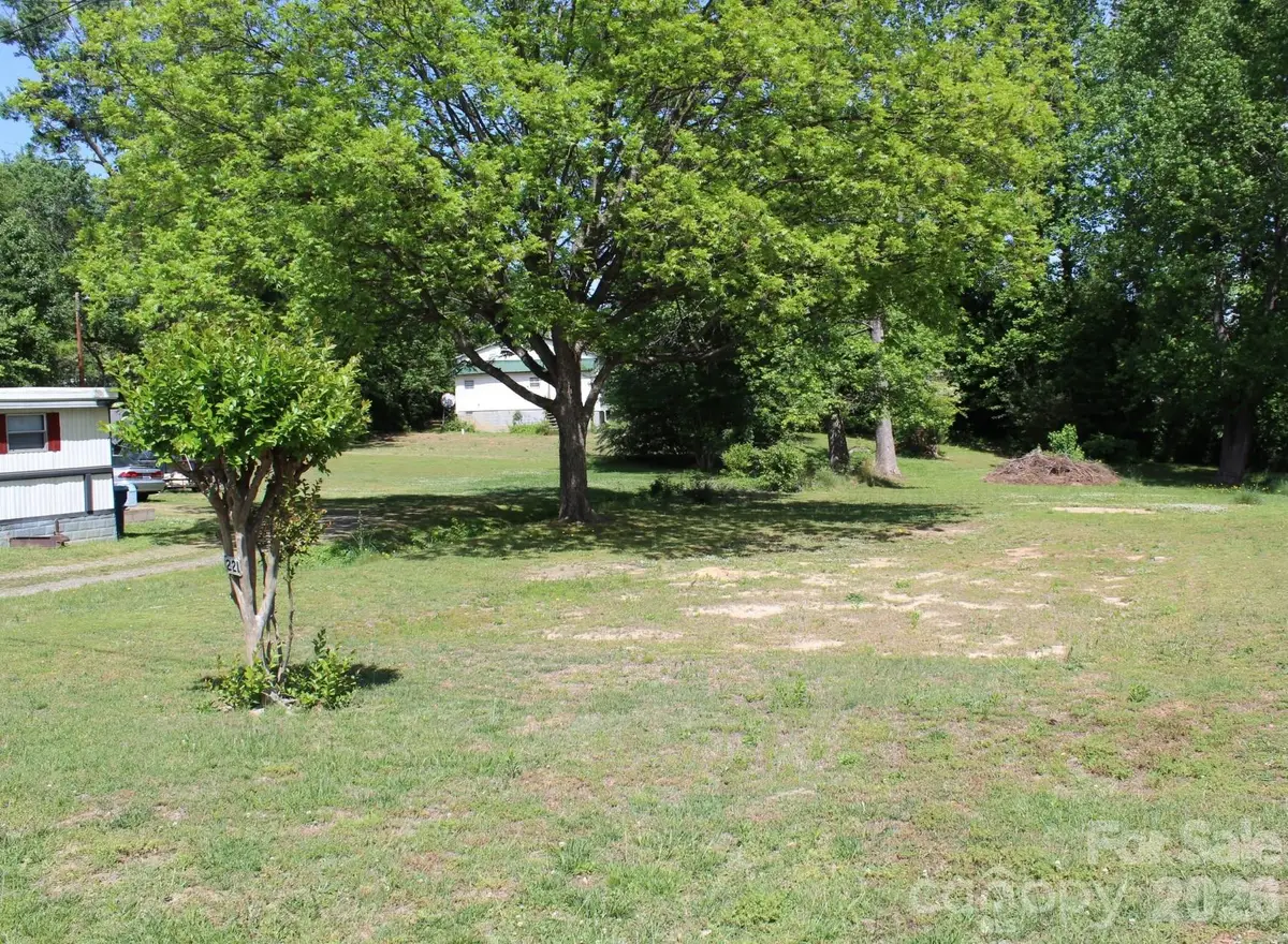 221 37th Street Sw, Hickory, NC 28602 - #1