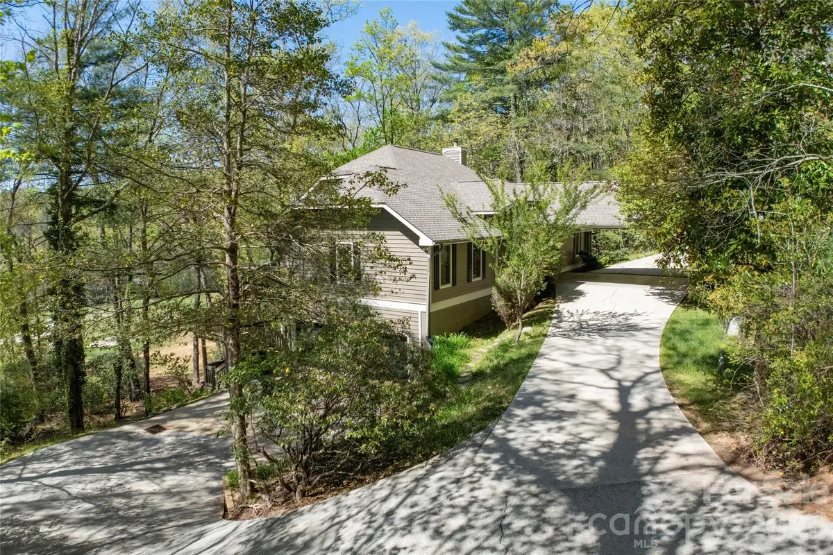 516 Cherokee Trace, Lake Toxaway, NC 28747 - #1