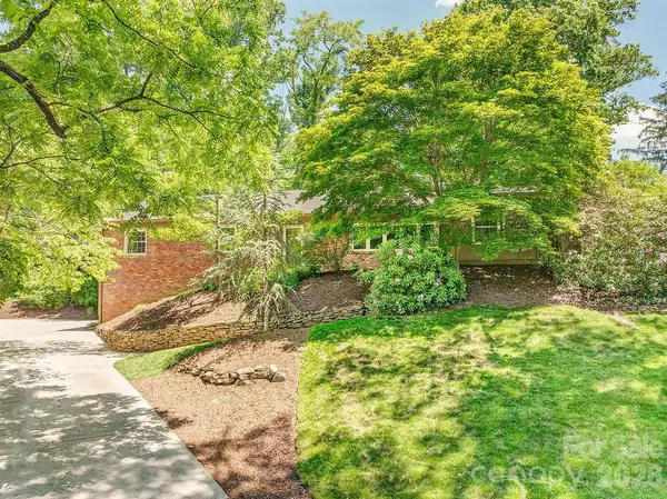 35 Dogwood Road, Asheville, NC 28804