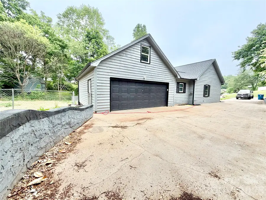 1586 Kenlane Drive, Hickory, NC 28601 - #3