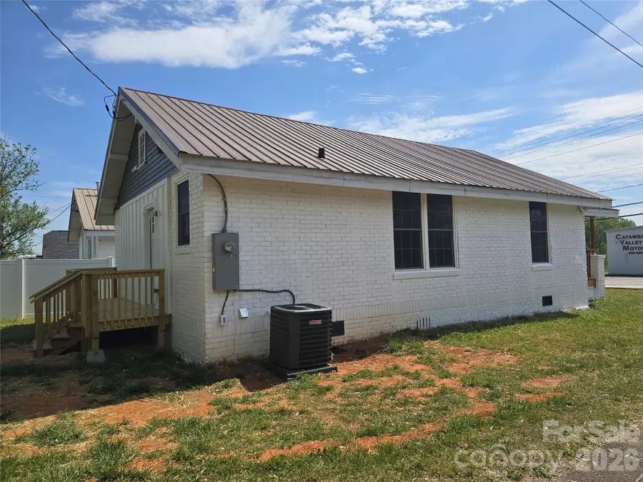 813 Highland Avenue Se, Hickory, NC 28602 - #3