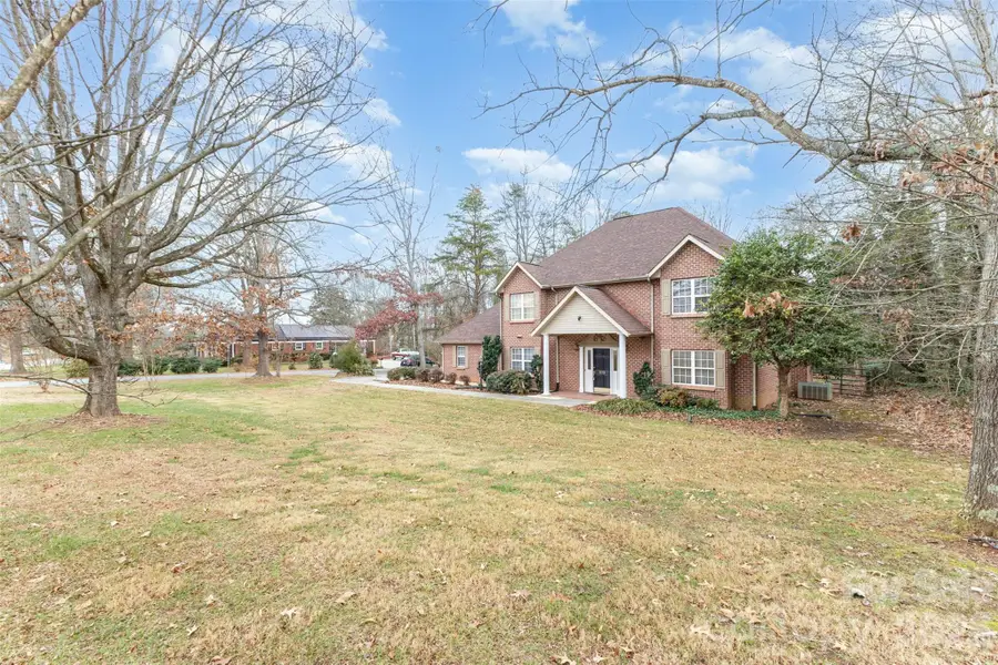 570 29th Avenue Drive Nw, Hickory, NC 28601 - #3